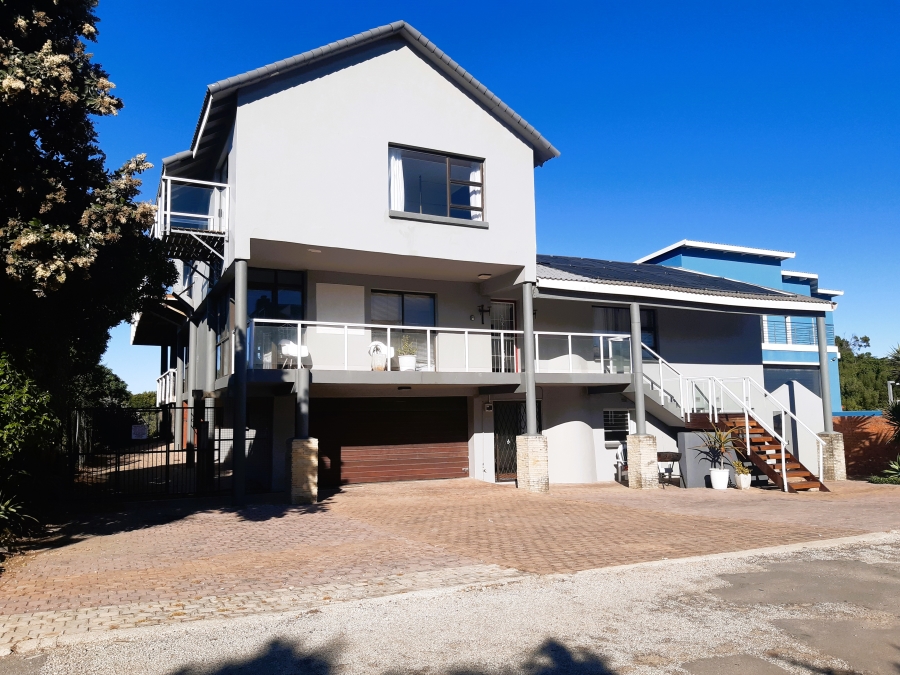 5 Bedroom Property for Sale in Paradise Beach Eastern Cape
